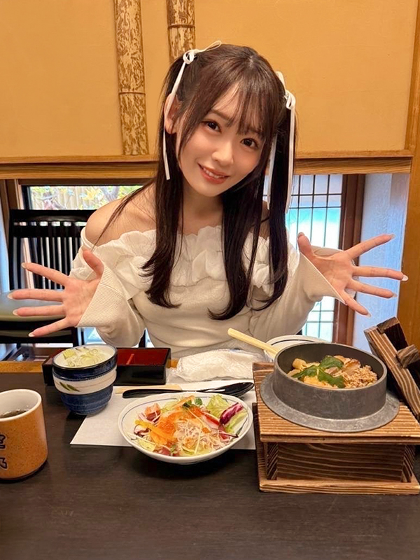 昼食は美味しいお料理を一緒にいただきます🍴