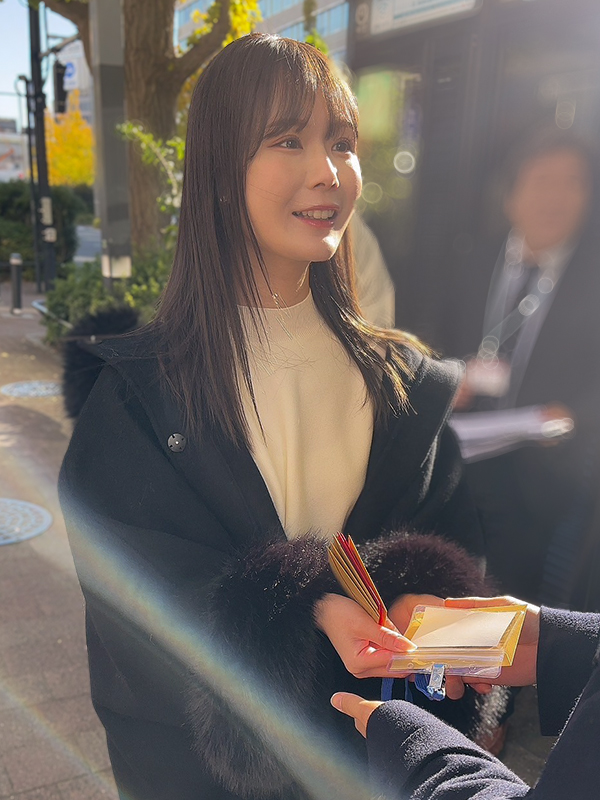 バスツアー参加のみなさまにお手渡し