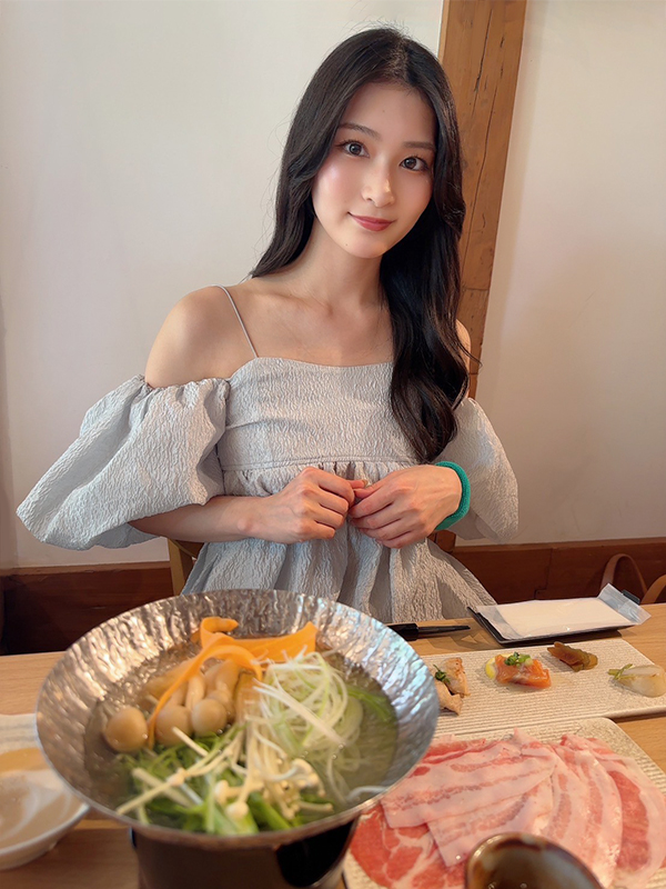 昼食は美味しいお料理を一緒にいただきます🍴