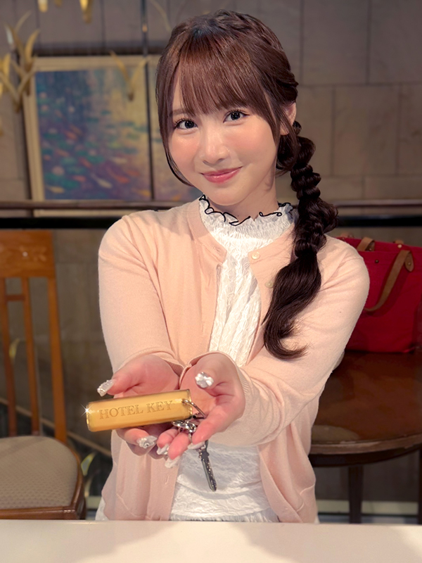 六花さんからルームキーを手渡し🔑